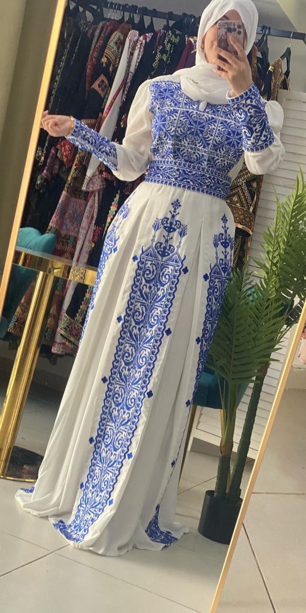 Royal White Dress with Unique Blue Embroidery and Long Tail 40/(M) Royal White Dress with Unique Blue Embroidery and Long Tail 40/(M)