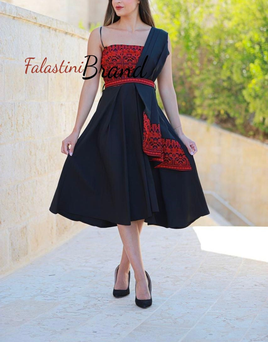Elegant Black and Red Short Dress with Shoulder Details 36/(XS)