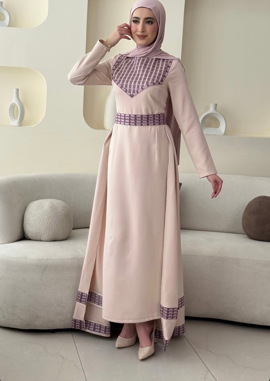 Elegant Cream Color Dress with Pinkish Embroidery and Detachable Back Skirt 42/(XL) Elegant Cream Color Dress with Pinkish Embroidery and Detachable Back Skirt 42/(XL)