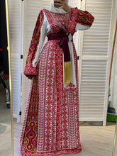 Very Elegant White and Red Embroidered Thob with Malak Details