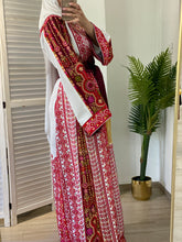 Very Elegant White and Red Embroidered Thob with Malak Details