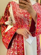Very Elegant White and Red Embroidered Thob with Malak Details