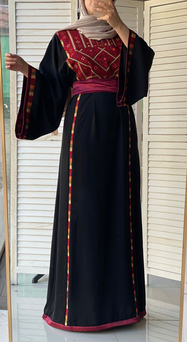 Elegant Black Diamond Qabbah Thob With Manajil Details and Satin Details