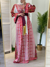 Very Elegant White and Red Embroidered Thob with Malak Details