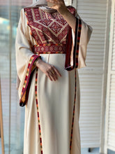 Elegant Offwhite Diamond Qabbah Thob With Manajil Details and Satin Details
