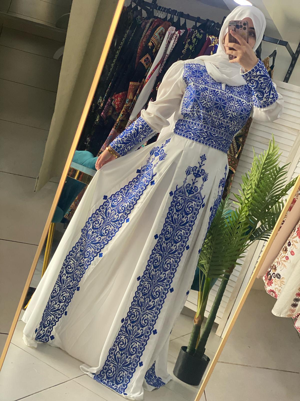 Royal White Dress with Unique Blue Embroidery and Long Tail 40/(M) Royal White Dress with Unique Blue Embroidery and Long Tail 40/(M)