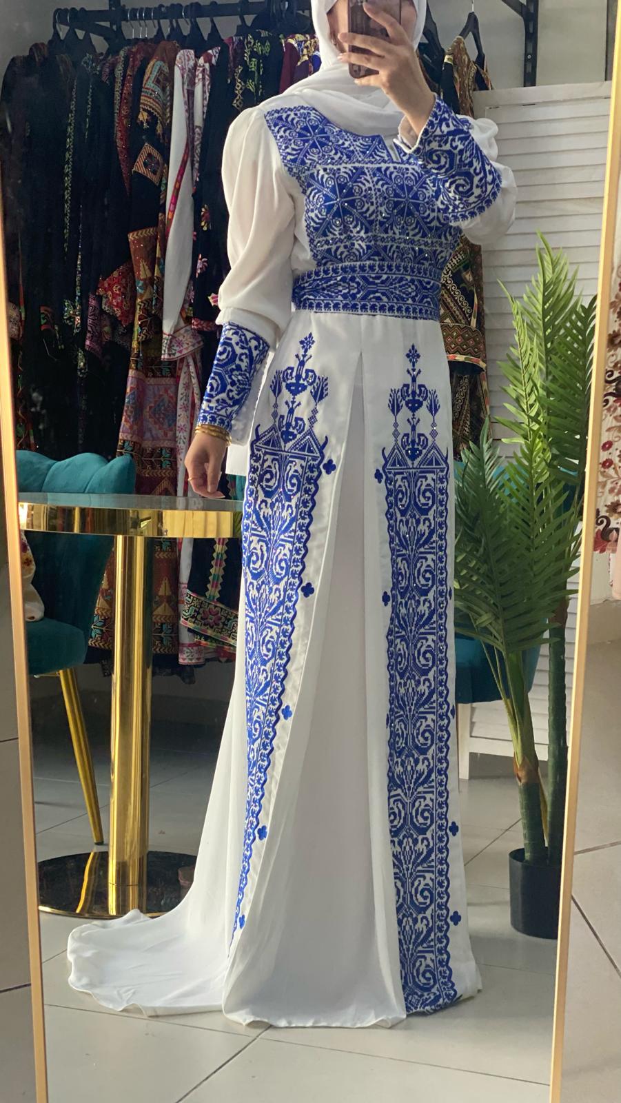 Royal White Dress with Unique Blue Embroidery and Long Tail 40/(M) Royal White Dress with Unique Blue Embroidery and Long Tail 40/(M)