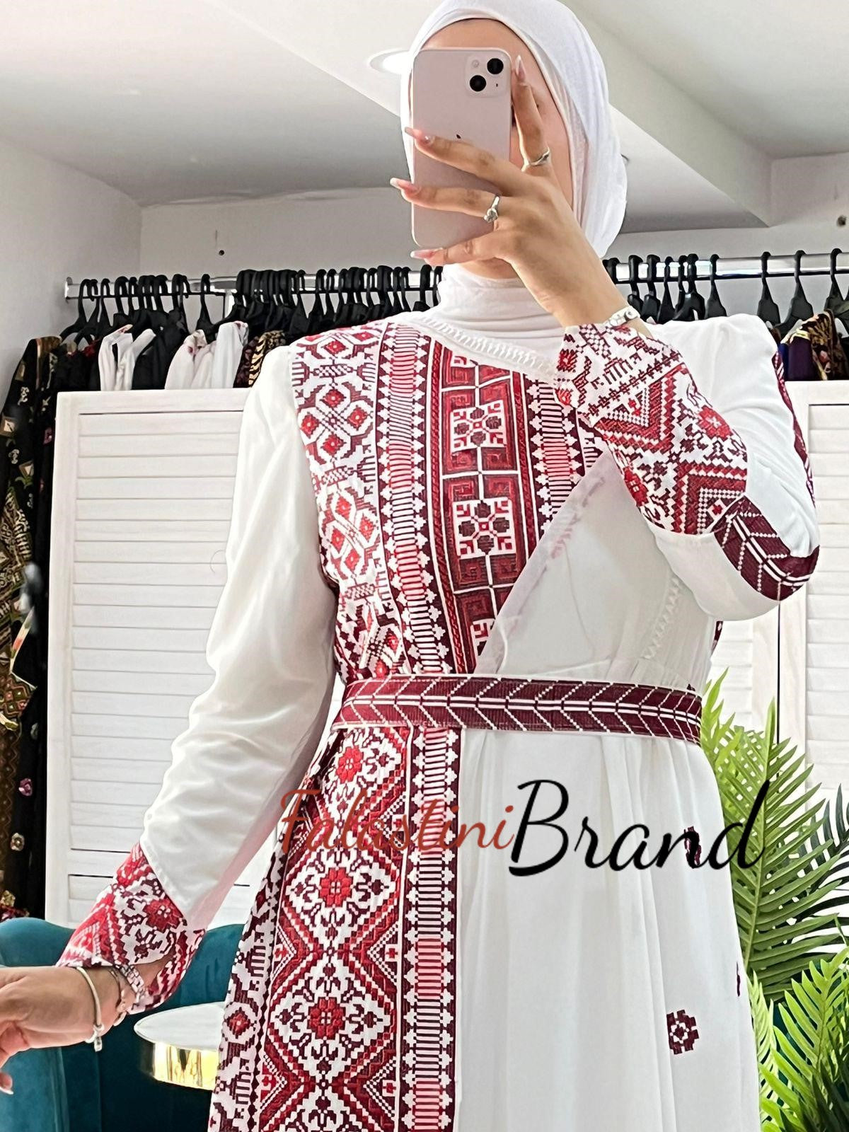 Very Elegant Half Embroidered White and Red Dress 42/(L) Very Elegant Half Embroidered White and Red Dress 42/(L)