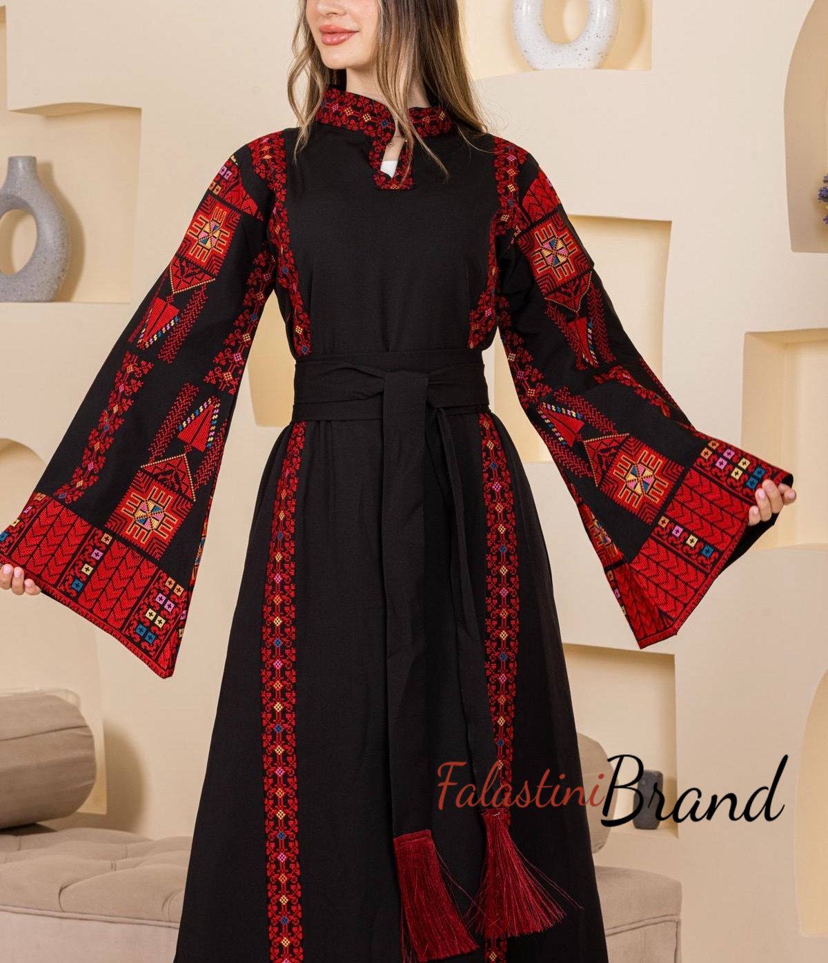 Very Chic Black Embroidered Thob Dress With Wide Sleeves 48(3XL) Very Chic Black Embroidered Thob Dress With Wide Sleeves 48(3XL)