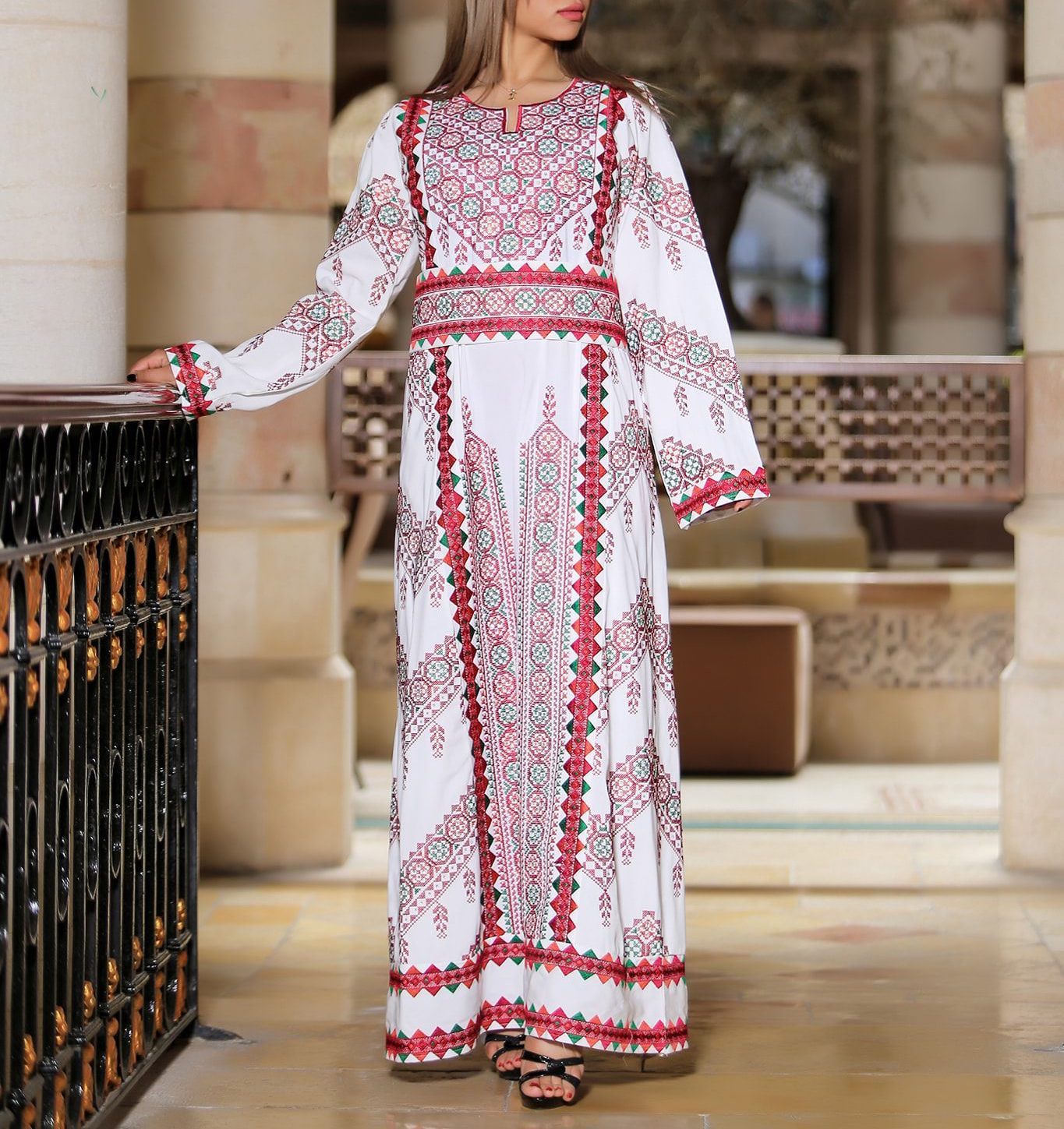 Manajil Samer Palestinian Embroidered White Thobe Maxi Dress Long Sleeves Kaftan Palestinian Embroidery 46/48(XXXL) Manajil Samer Palestinian Embroidered White Thobe Maxi Dress Long Sleeves Kaftan Palestinian Embroidery 46/48(XXXL)